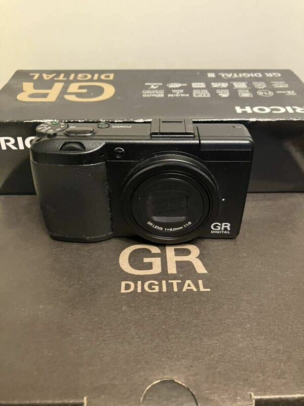 RICOH GR DIGITAL III 3 美品　中古品 デジタルカメラ リコー sony sigma lica 電池パック、充電器、他