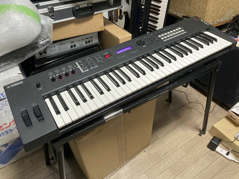 YAMAHA シンセサイザー MX61