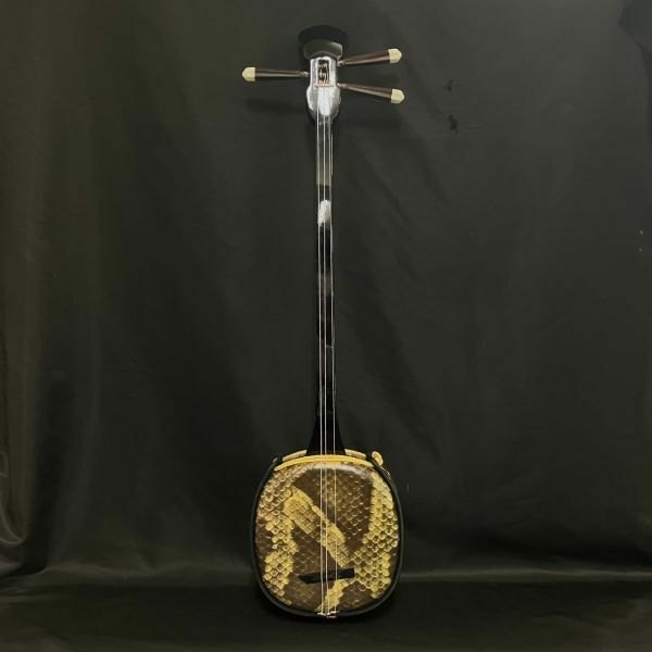 AFM144A 沖縄三線 和楽器 弦楽器 民族楽器 蛇柄プリント ブラック系