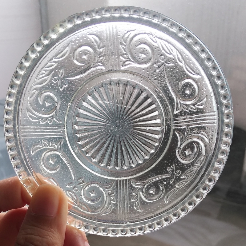 明治～大正 プレスガラス 小皿 唐草文 透明 Antique pressed glass plate, early 20th