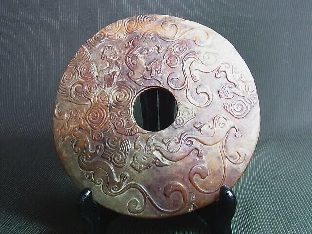 【伝-148】古代中国の玉壁　直径16㎝　元・博物館蔵