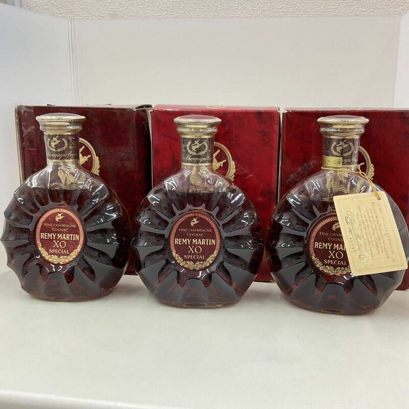 5148 REMY MARTIN XO SPECIAL レミーマルタン スペシャル 700ml 40% 未開栓　箱付　3本セット　箱傷あり　ブランデー 重さ　約1.4kg