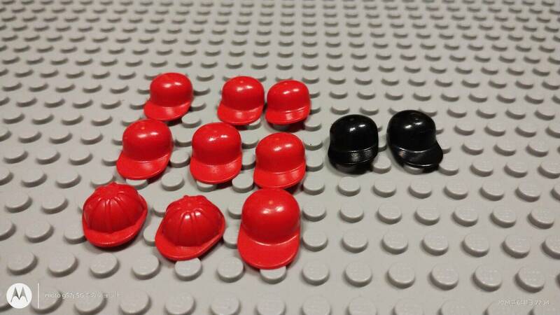 ■【PR84】 レゴ　ミニフィグ　キャップ11（赤9黒2）個セット