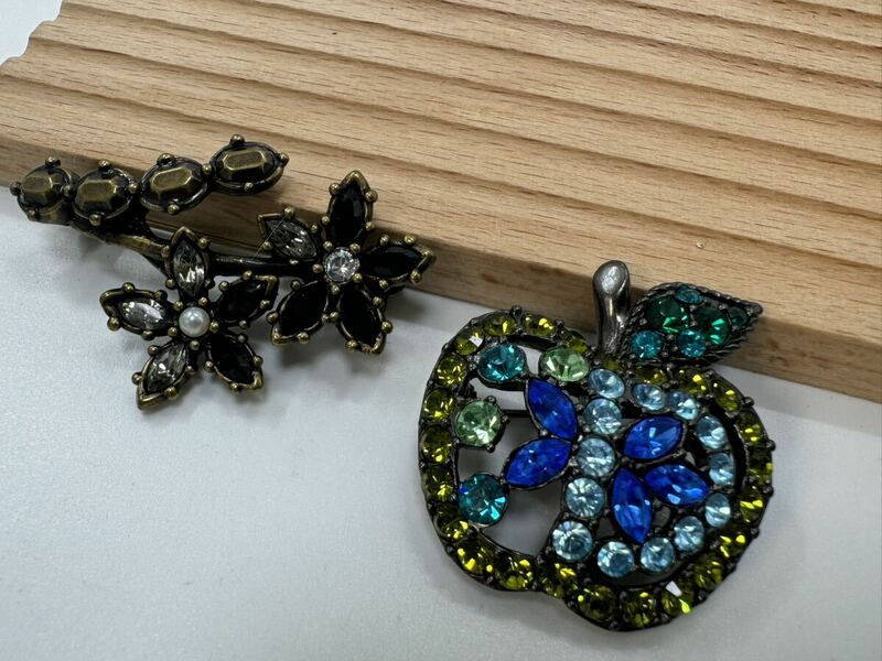 【0443】ヴィンテージ アクセサリー Anna Sui ブローチ　1円から