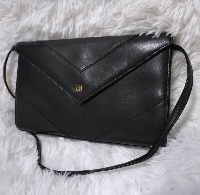 GIVENCHY SACS ジバンシィ ショルダーバッグ 日本製 レザー ブラック 黒 ゴールド金具 肩掛け