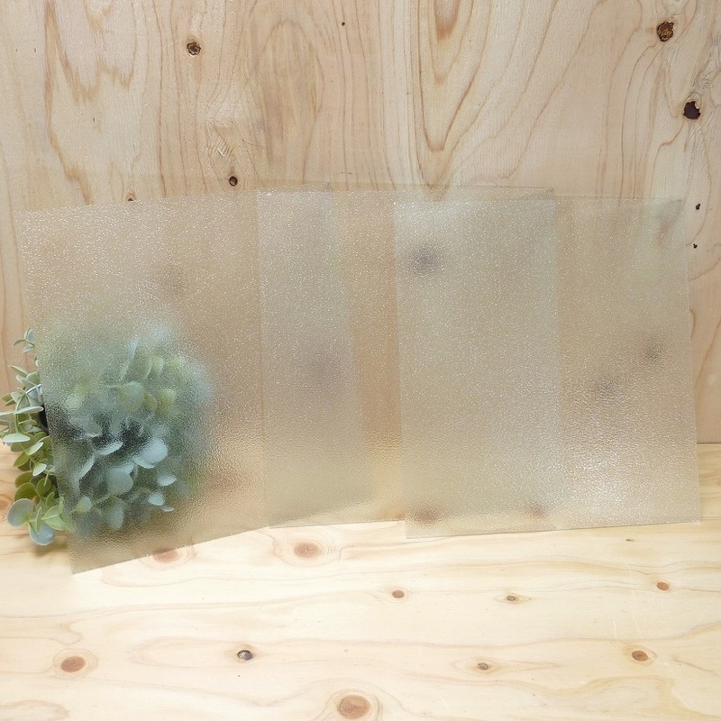 ＠ガラス板 約２６㎝×２４㎝ 厚み約０．２㎝ ３枚セット DIY 工芸 表面加工(小さくボコボコ) 透明感が無い ガラス製品