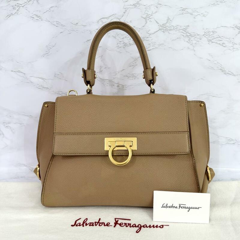 フェラガモ Ferragamo ハンドバッグ ガンチーニ ライトブラウン レザー g00395