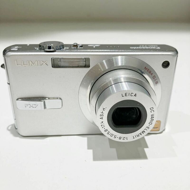 稼働品 コンパクトデジタルカメラ Panasonic LUMIX DMC-FX7 バッテリー、充電器付き　SDカードなし