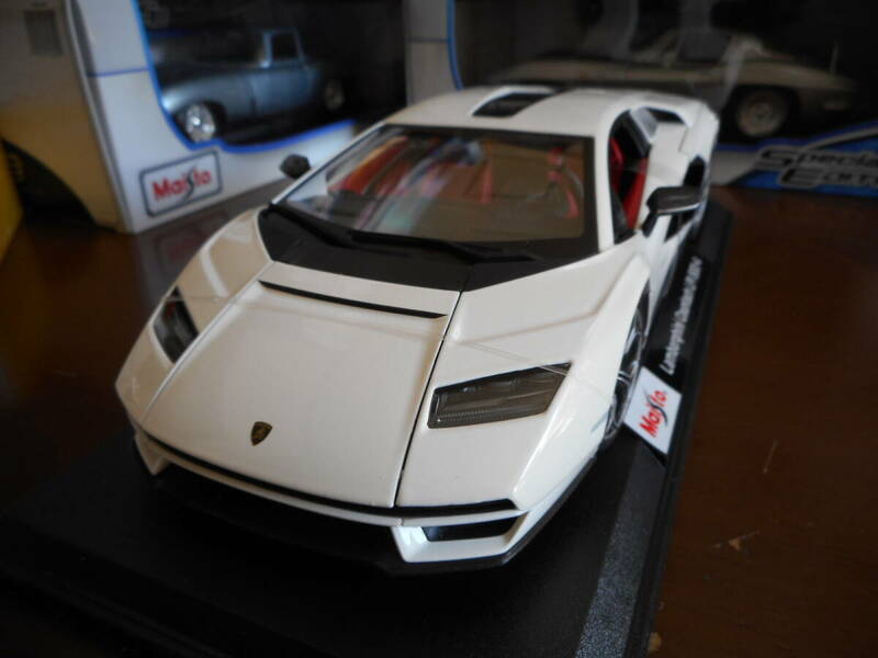 ★★1/18 ランボルギーニ カウンタック LPI800-4 ホワイト Lamborghini Countach LPI800-4 White マイスト Maisto★★