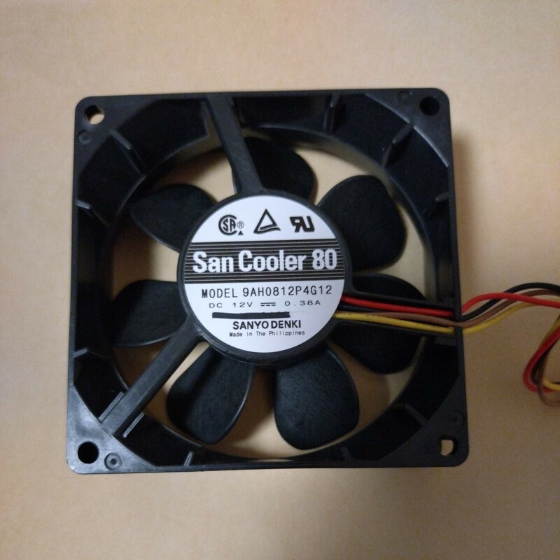 冷却ファンSan Cooler80 9AH0812P4G12です。8cmx8cm厚さ2.5cm