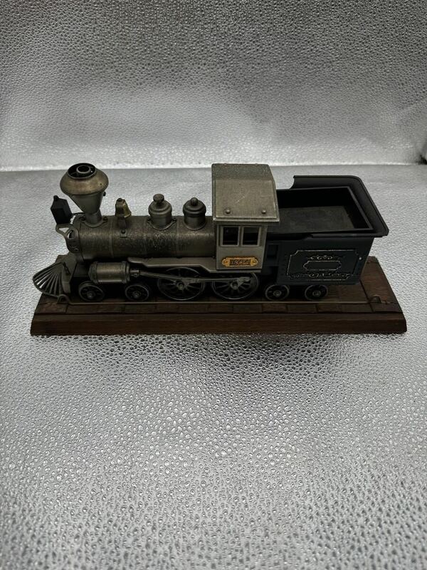 昭和レトロ 蒸気機関車 1864 SL 鉄道模型ガスライター 線路台座付
