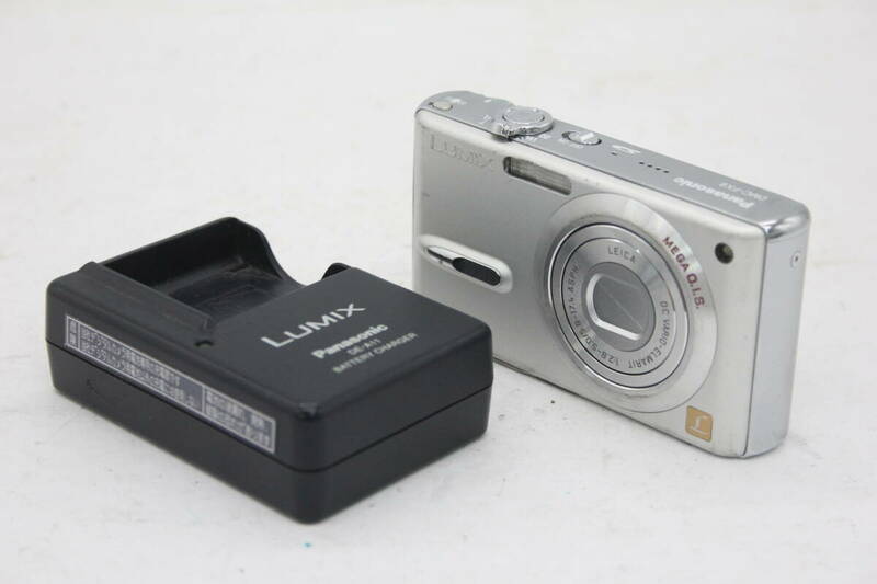 Y1291 パナソニック Panasonic Lumix DMC-FX9 シルバー コンパクトデジタルカメラ DE-A11 チャージャー セット ジャンク