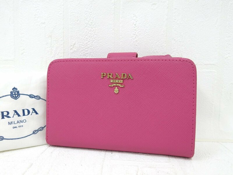 ◆美品◆PRADA プラダ◆ロゴ金具◆サフィアーノ レザー 本革◆二つ折り 財布◆ピンク ゴールド金具◆イタリア製◆小銭入れあり◆A5588