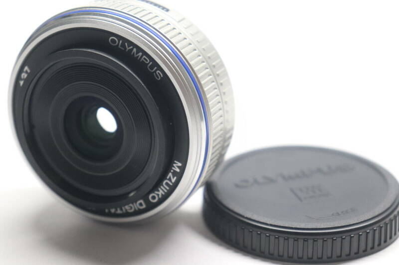 OLYMPUS M.Zuiko Digital 17mm f/2.8 オリンパス 広角パンケーキレンズ シルバー [Y0158]