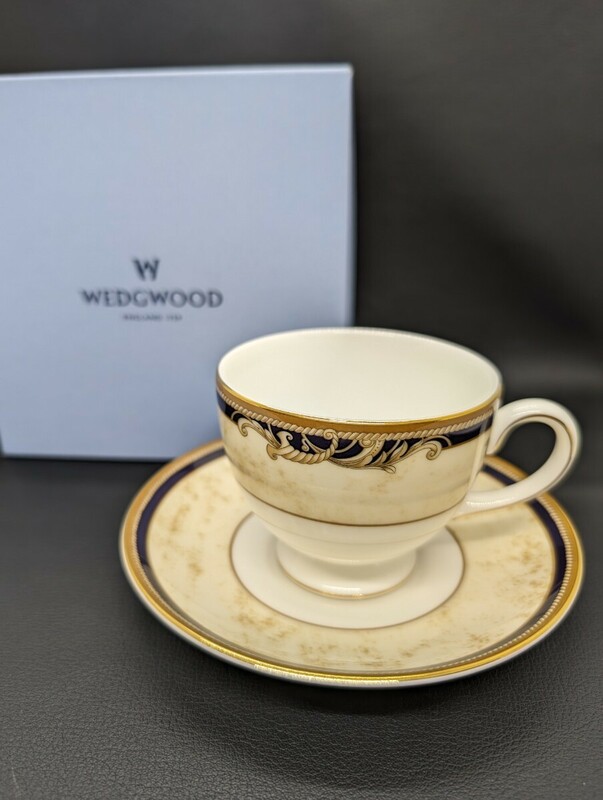 希少 廃盤品 未使用【WEDGWOOD BONE CHINA コーヌコピア ティーカップ&ソーサー】ウェッジウッド ボーン チャイナ ブランド 金彩 洋食器 箱