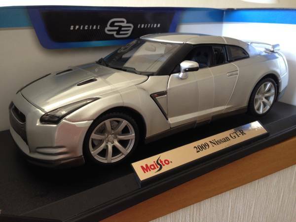 レア 希少 Maisto マイスト 1/18 2009 Nissan GT-R シルバー 