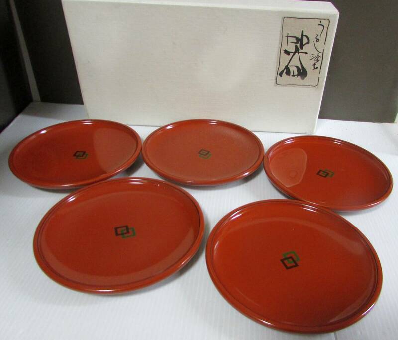 茶道具　朱漆塗　菓子器　銘々皿（５枚組）木粉合成樹脂　径:(約15㎝ｘH1.5㎝）