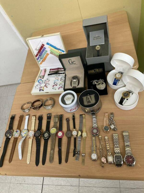 腕時計 大量　まとめ売り　31個クレージュGUESS SEIKO ヴィヴィアン　など