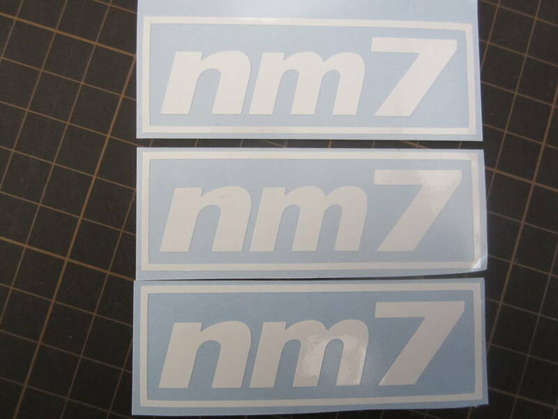 NM7 横約８０ｍｍ ステッカー　3枚　白白白　送料込 ハイグレード耐候６年 40色