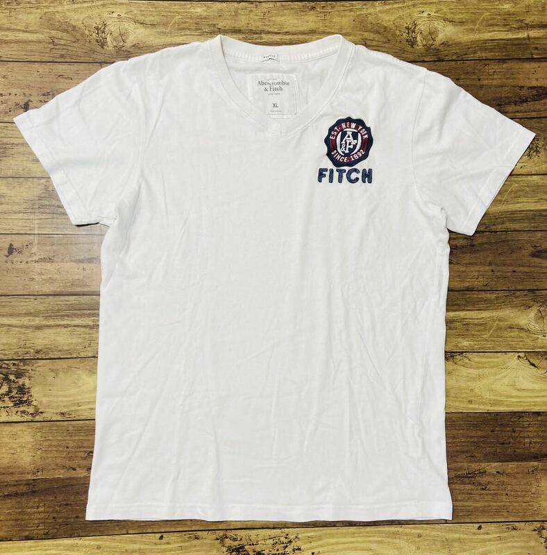 衝撃プライス！【XL！】【ファン待望モデル！】【Abercrombie&Fitch アバクロンビー&フィッチ】ロゴ半袖Tシャツ ホワイト N-W16