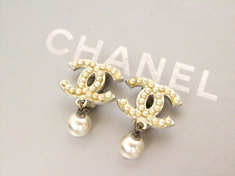 CHANEL【シャネル】フェイクパール ココマーク スイングイヤリング☆03 A刻印☆CCマーク☆シルバー金具☆ロゴ☆レディース☆箱付