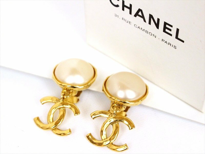 CHANEL【シャネル】フェイクパールイヤリング☆揺れるココマーク☆ゴールド金具☆94 A刻印☆ヴィンテージ☆ロゴ☆箱付☆レディース