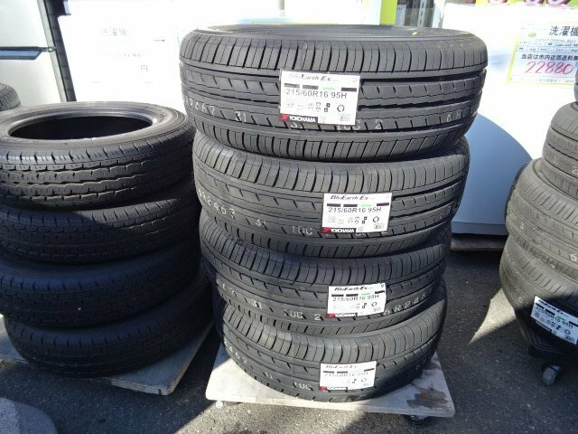 新品　ヨコハマ　BluEarthブルーアース　ES32　215/60Ｒ16　4本セット送料全国一律8000円②