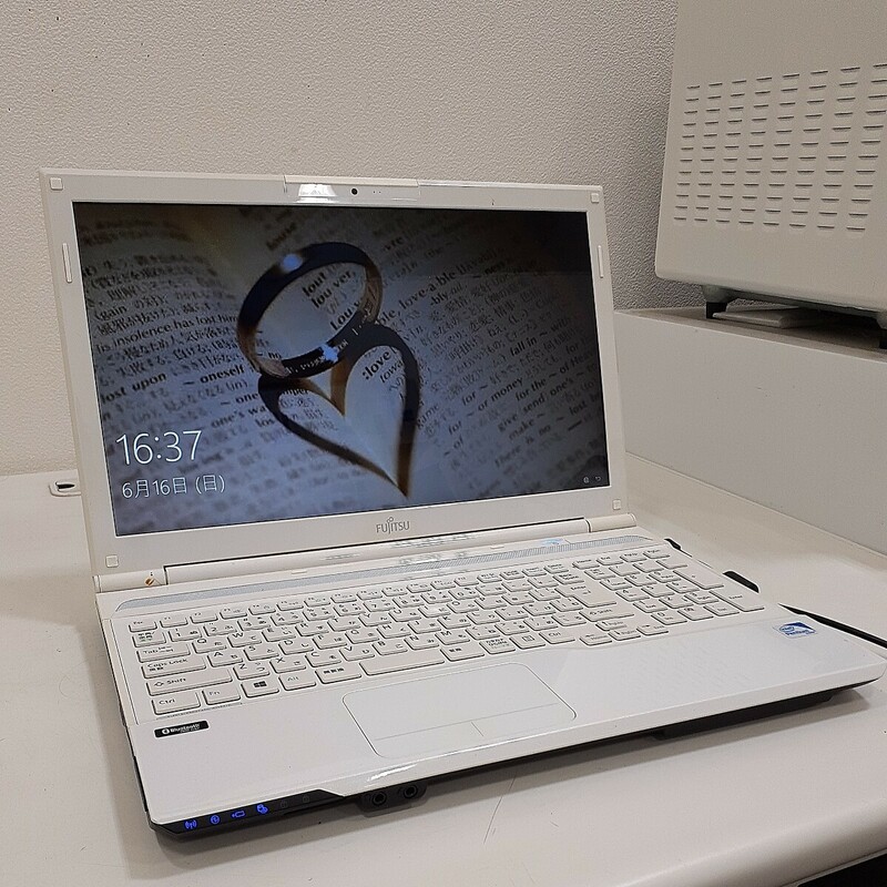 【ジャンク品】 富士通 LIFEBOOK AH42/K FMVA42KW 2013-01 本体・電源ケーブルのみ 電源入りますが、起動しません