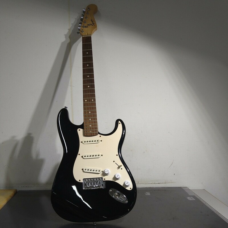 SS008.型番:BULLET.0523. エレキギター. STRAT.Squier.by Fender.ジャンク