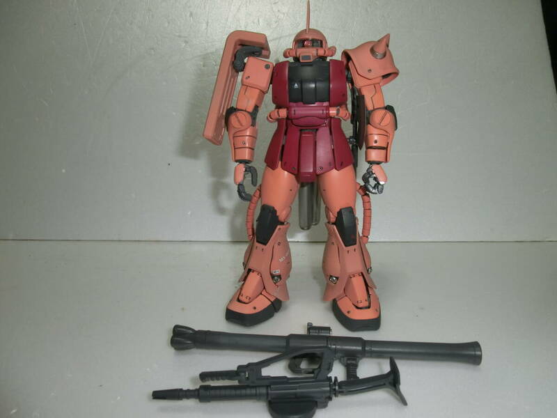 MG 1/100 ザク　シャア専用　完成品