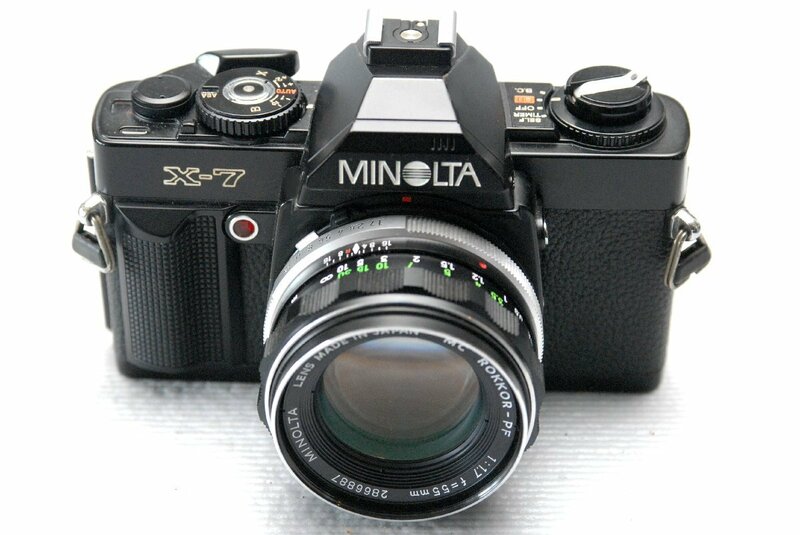 （綺麗）MINOLTA ミノルタ 人気の高級一眼レフカメラ X-7（黒）ボディ+（純正55mm単焦点レンズ付） 希少な作動品（腐食無し）