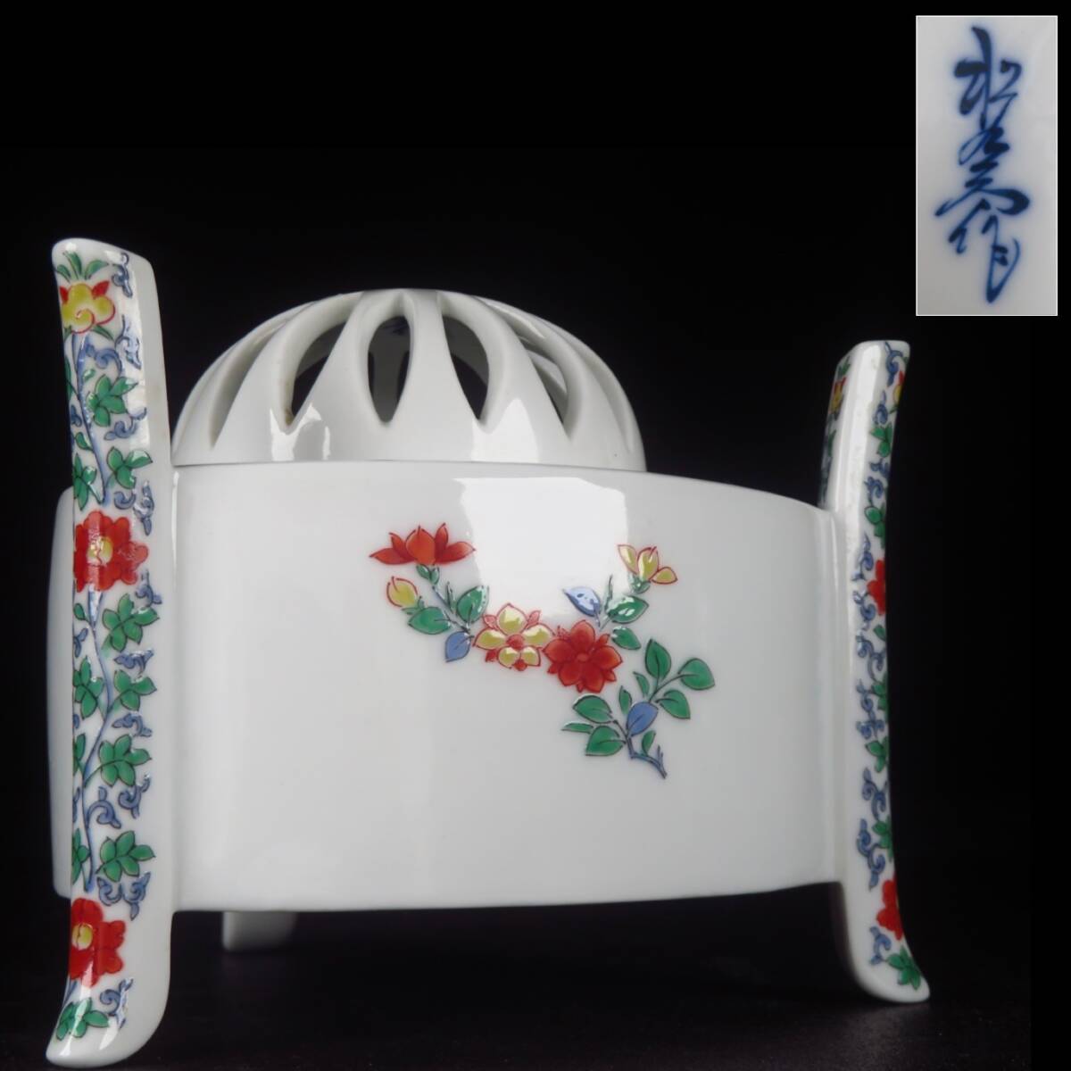 【SAKURAYA】秀逸作品【 色絵花唐草文透彫三足香炉/有田焼の名工 緒方松右衛門】香櫨 香道具 細密絵付 作家 在銘 骨董品 古美術 全長14.5cm