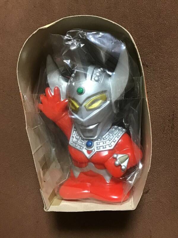 ウルトラマンタロウ　ソフビ貯金箱