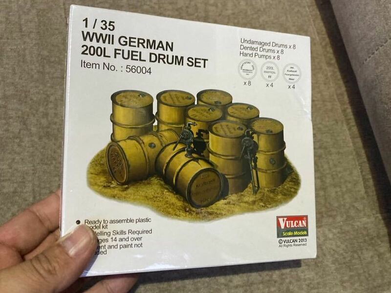 / 35 WWII GERMAN 200L FUEL DRUM SET Item No. : 56004 Undamaged VULCAN プラモデル情景