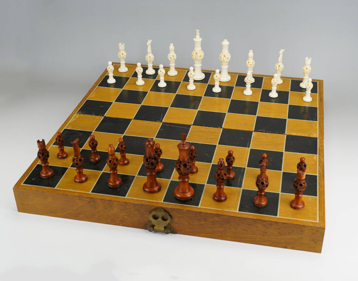 鳴】希少品　高級材　チェス　32駒揃　ケース付　246-3検：麻雀牌　骨牌 角牌 アンティーク 骨董　卓上ゲーム