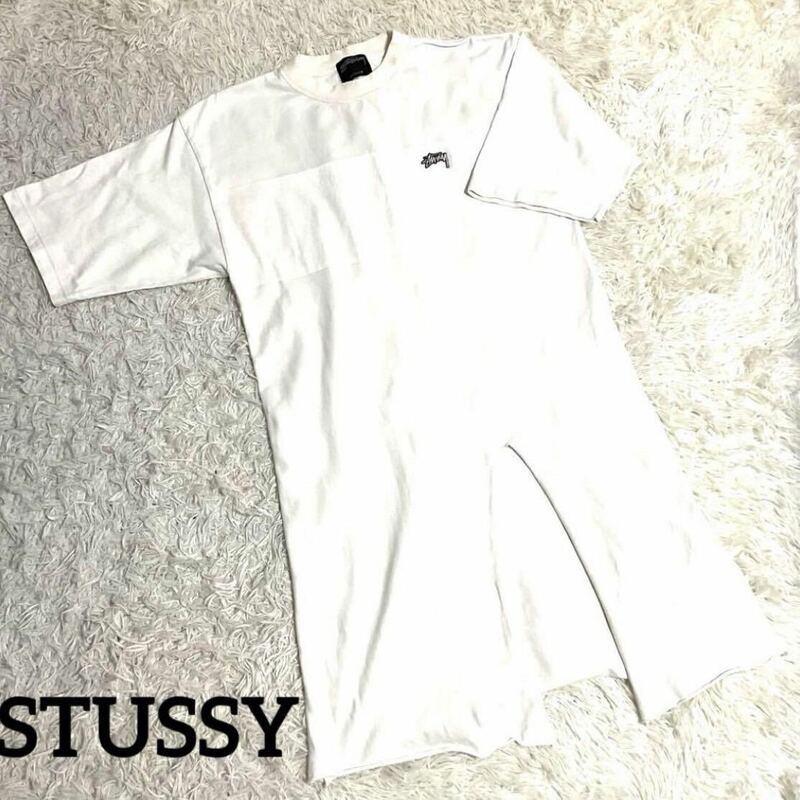 STUSSY ステューシー 膝丈 ワンピース 刺繍ロゴ ロング Tシャツ スリット カットソー 半袖 ゆったり クリーム色 レディース M