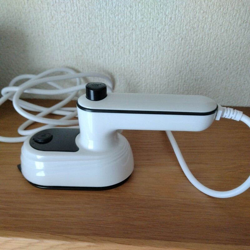 ★中古★　ミニ　エレクトリック　アイロン　スチーム　ホワイト　ミニカップ付き　MINI ELECTRIC IRON