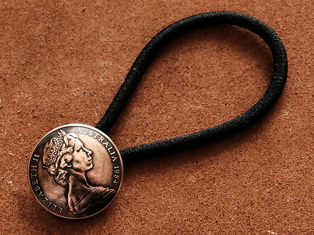オーストラリア 2セント コインコンチョ 20mm ヘアゴム ブレスレット（女王エリザベス2世）：レディース ヘアアクセ 小銭 バングル 硬貨