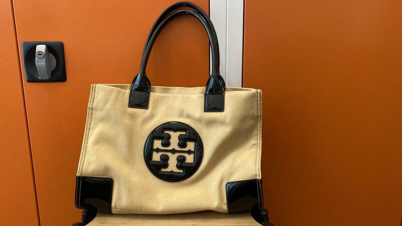 【中古品】Tory Burch トリーバーチ トートバッグ キャンパス ベージュ系×ブラック バッグ