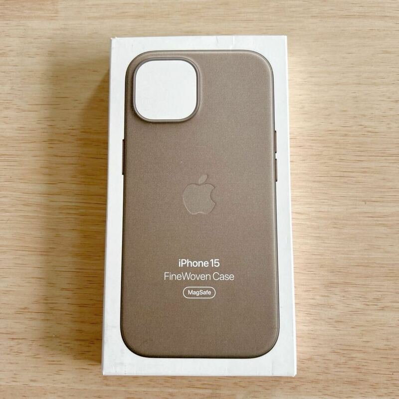 ★美品※ケース表面に一部擦れあり★ Apple アップル 純正 iPhone 15 ファインウーブンケース・トープ 353C1