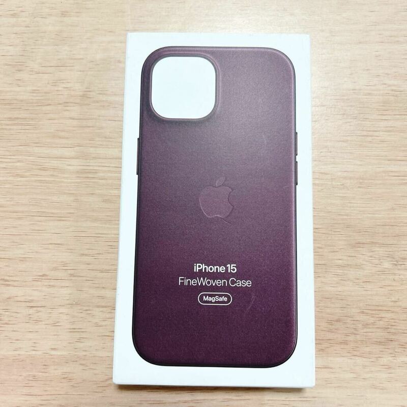 ★新品★ 純正 iPhone 15 ファインウーブンケース・マルベリー 378B1