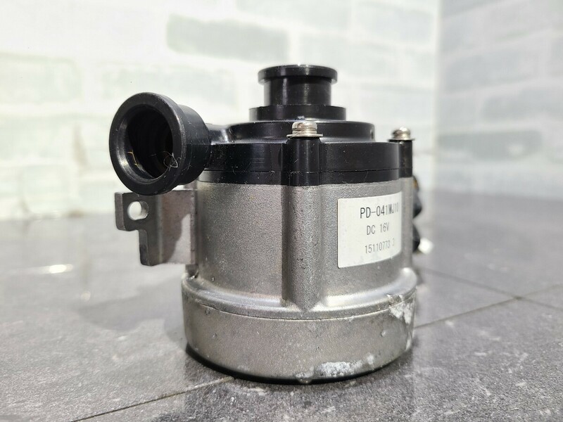 【現状品】管1C192　 電気温水器　部品　積層ポンプ　PD-041MJ10