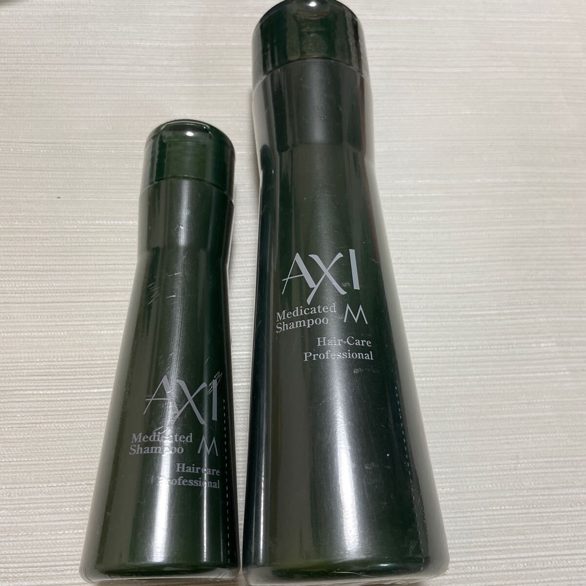 未開封品　クオレ　AXI 薬用シャンプーM 100ml と250ml フィルムの破れあり