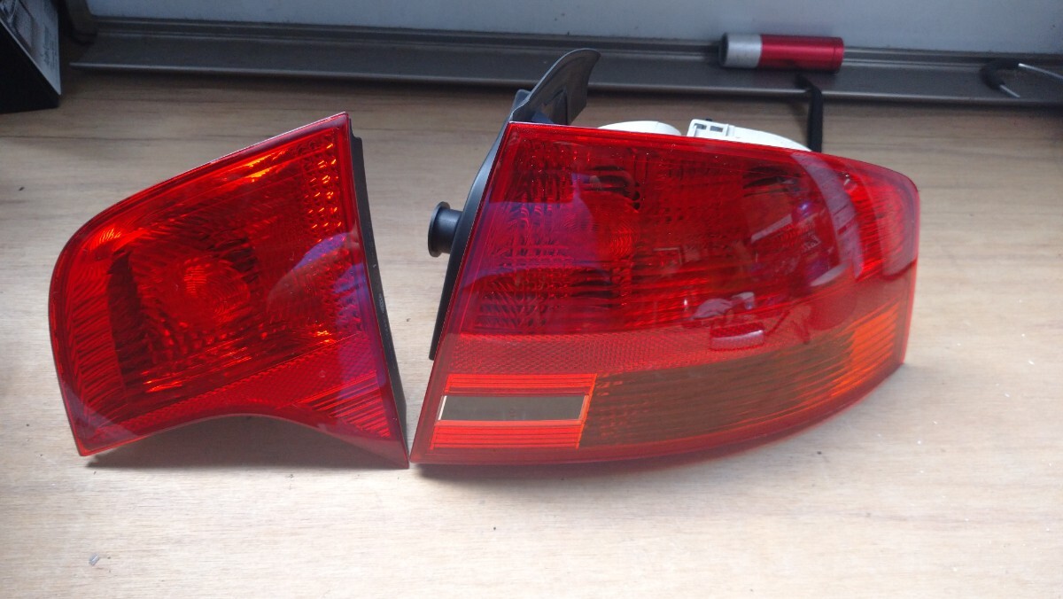 (Ｎ80-A2) アウディ A4 8EALT 8EBWFB 中古 純正右テールライト+右フィニシャー 8E5 965 096