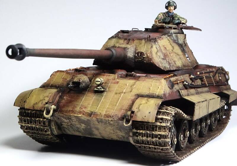 1/35　ドイツ　キングタイガー重戦車　塗装済み完成品