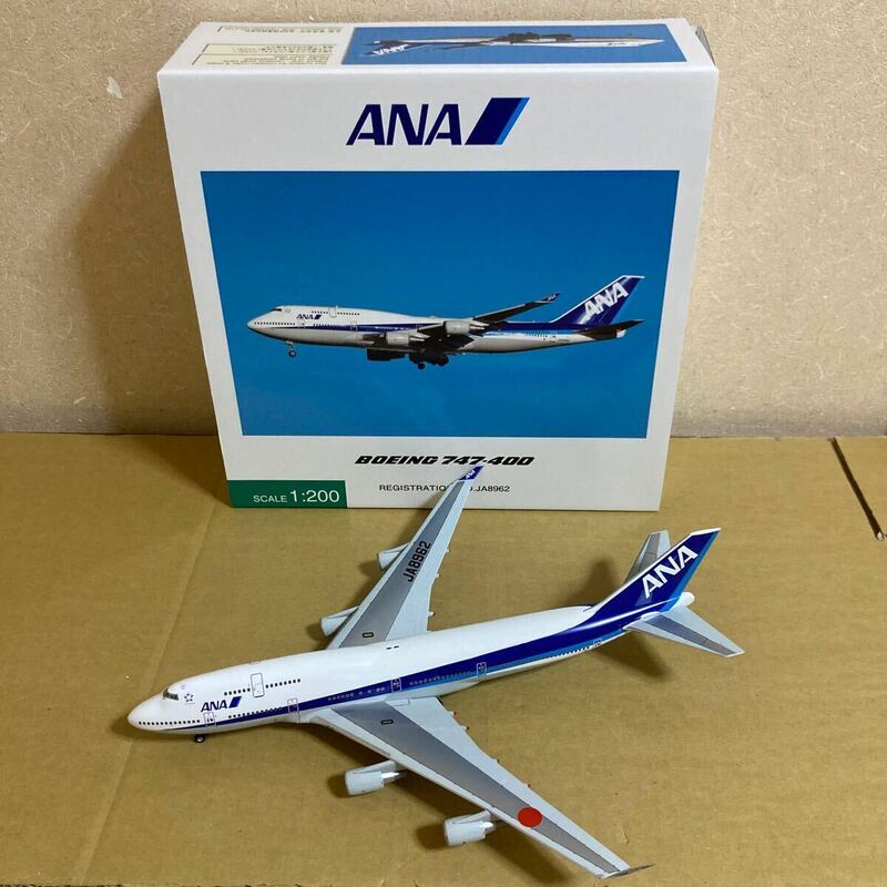 ■全日空商事 1/200 ANA B747-400 JA8962 プラスチックモデル【中古品】■NH20009