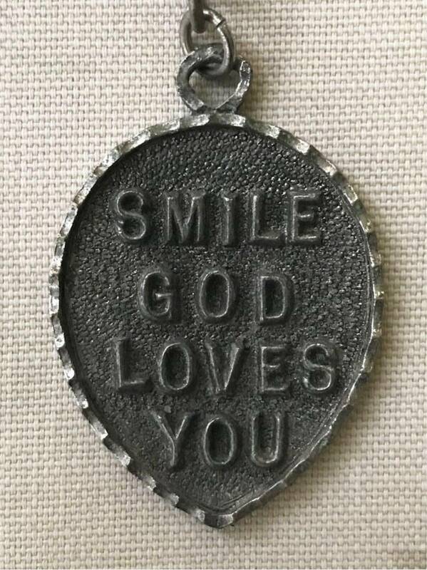 ヴィンテージ 聖品 SMILE GOD LOVES YOU スマイル 神 愛 幸運 幸福 ラッキー LUCKY 御守り 鎖 クサリ チェーン ペンダント ネックレス