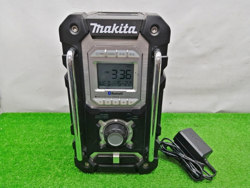 中古品 makita マキタ 7.2V-18V 充電式 ラジオ 黒 MR106B