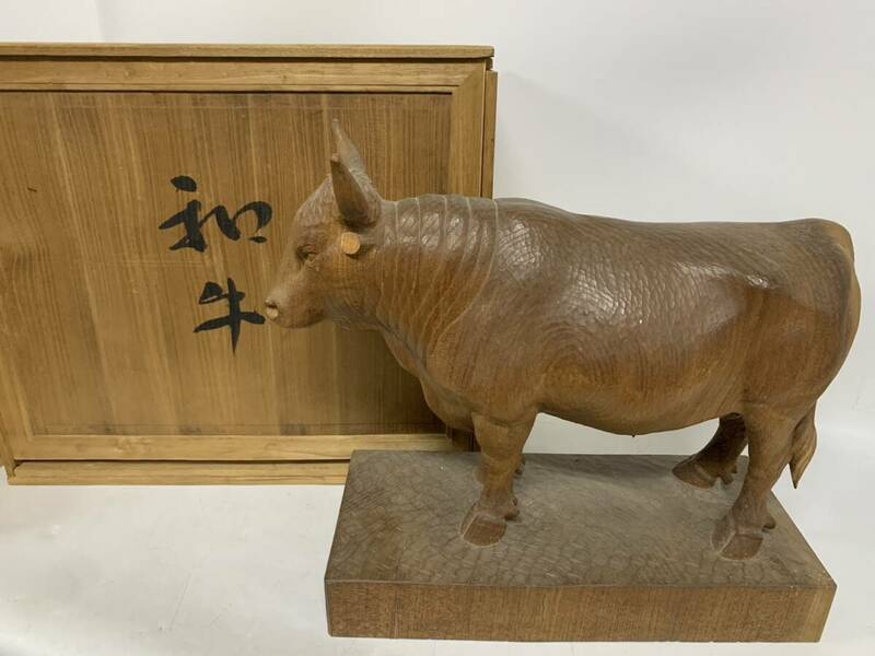 【0604y SY3048】 沖田利紀 木彫 和牛 共箱付き 置物 高さ約41cm 横幅約42cm