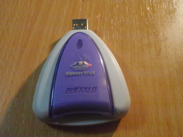 BUFFALO-10 BUFFALO製USBカードリーダー メモリースティック専用　MCR-MST-LT